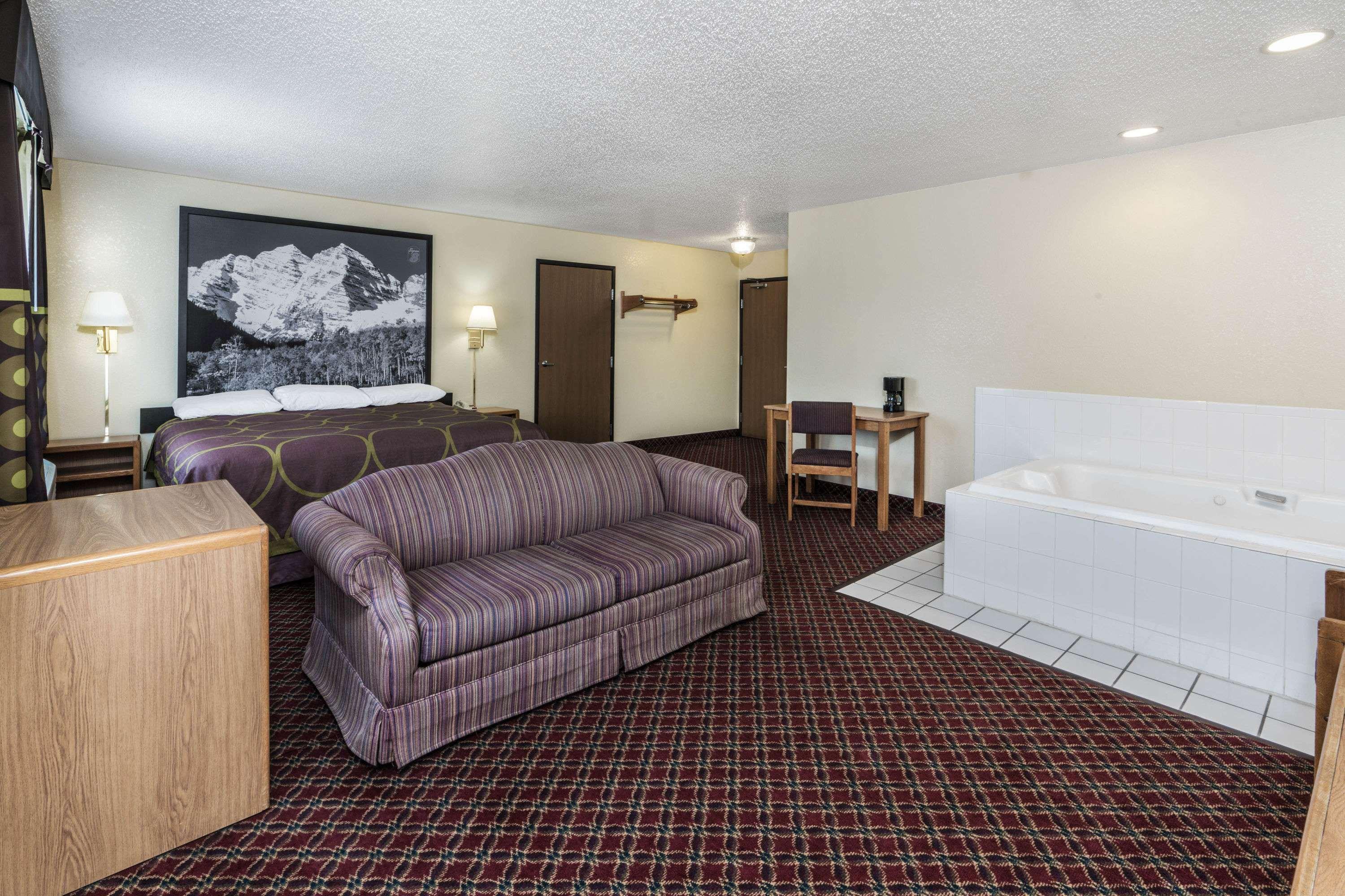 Hotel Super 8 By Wyndham Fountain Esterno foto