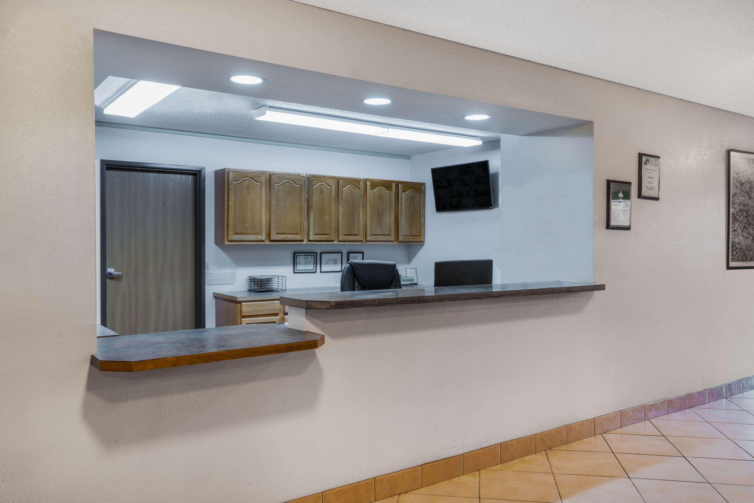 Hotel Super 8 By Wyndham Fountain Esterno foto