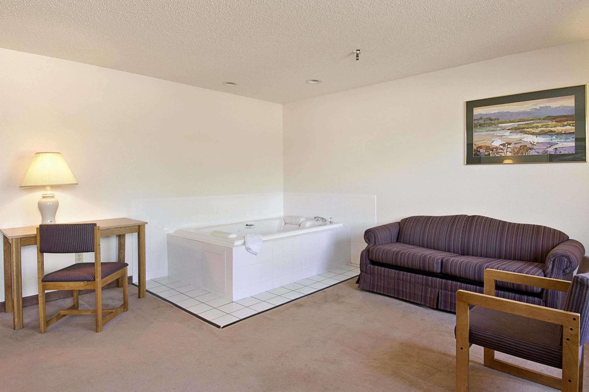 Hotel Super 8 By Wyndham Fountain Esterno foto